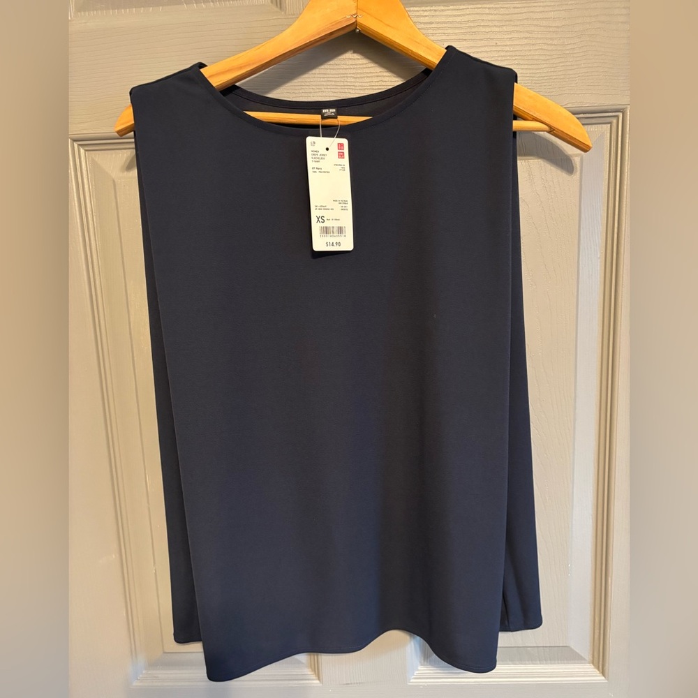 NWT Uniqlo Women's Navy Crepe Jersey Sleeveless Tank XS